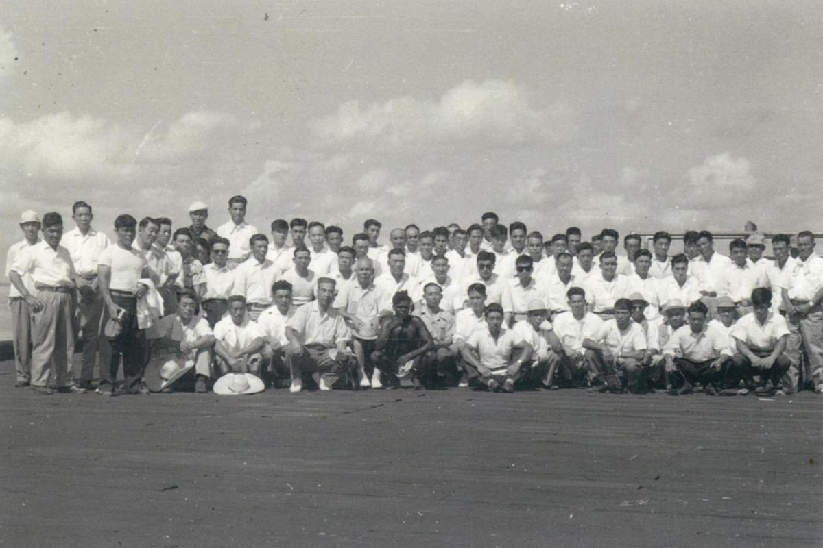 A large group of employees of the Fujita Salvage Company in 1959.
