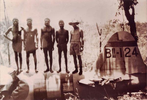 Tiwi men and RAAF personnel guard Hajime Toyoshima’s Mitsubishi A6M Zero.